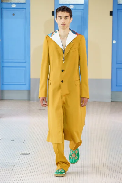 Look 3